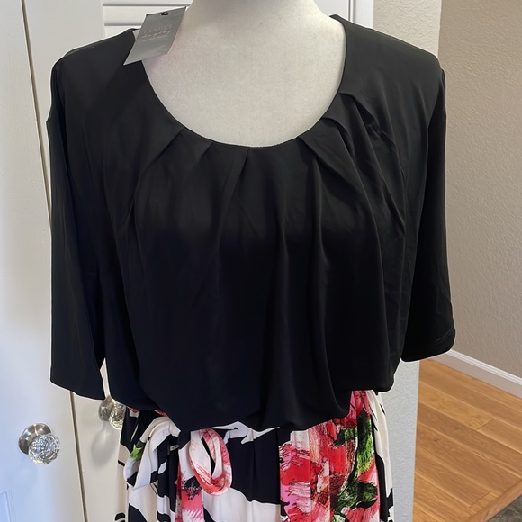 Isabel Hayley | NWT Floral Maxi Dress - Picture 2 of 7